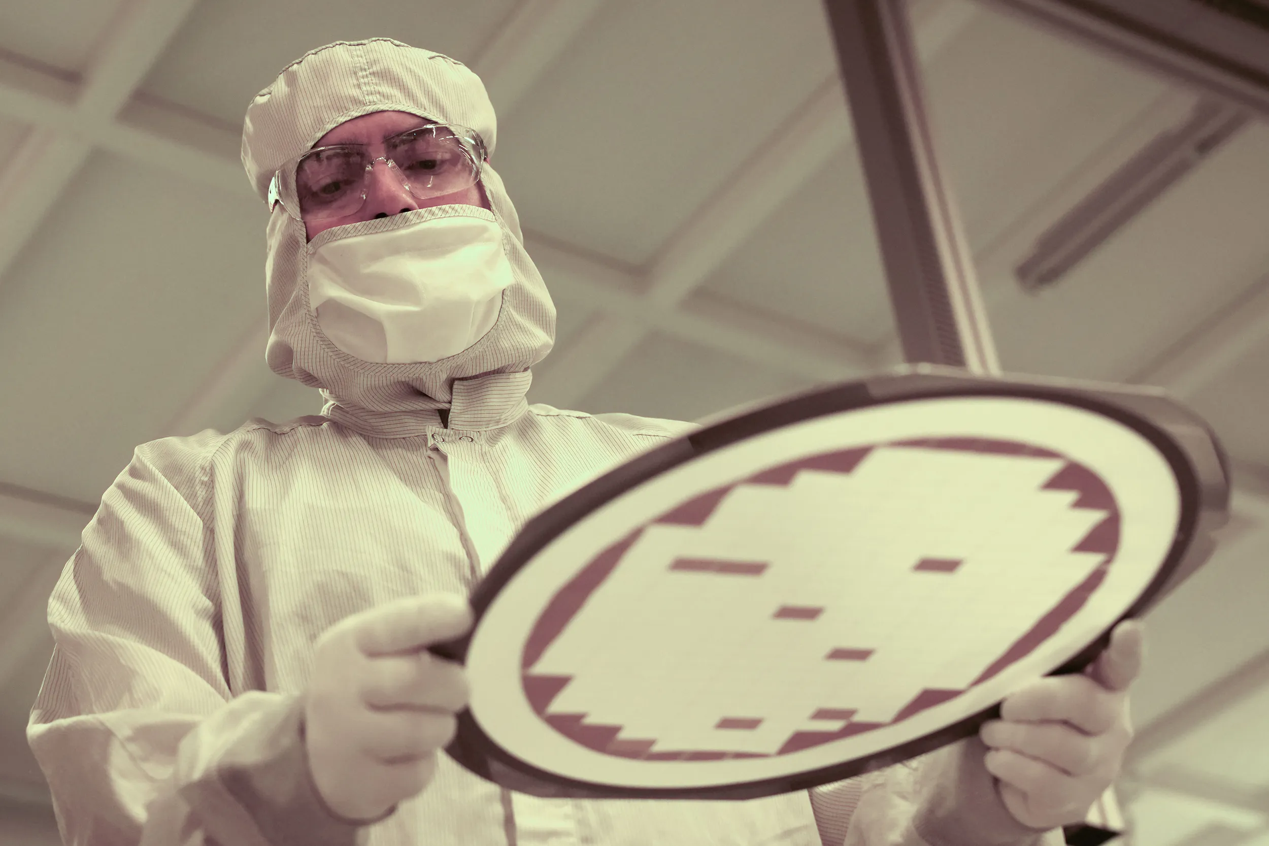 Intel Advanced Packaging Business Targets Billion-Dollar AI Chip Deals